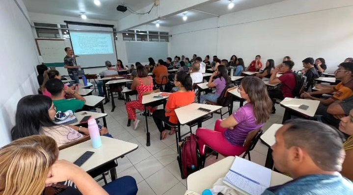 Votação sobre a deflagração da greve dos professores no campus da Ufam de Parintins