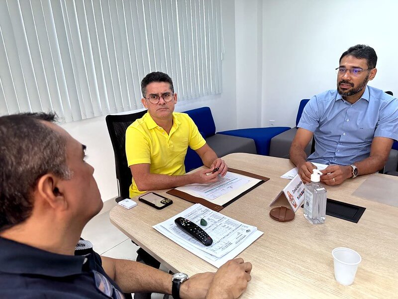 O prefeito de Manaus, David Almeida, anunciou um auxílio-transporte que contemplará os modais alternativo e executivo
