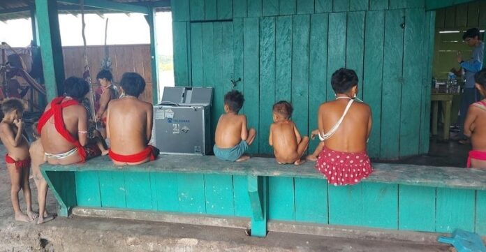 O ministro das Comunicações, Juscelino Filho, acompanhou a instalação de antenas móveis de conexão banda larga no território Yanomâmi.