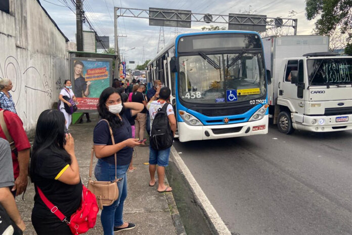 As empresas de ônibus de Manaus terão que colocar em operação 125 novos ônibus convencionais com ar-condicionado até junho deste ano.