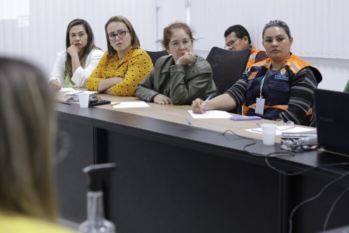 A Prefeitura de Manaus se reuniu com representantes de secretarias do município para discutir o protocolo da “Cheia de 2023”.