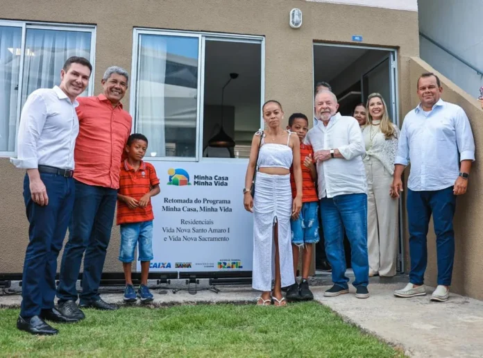 Presidente Lula entregou unidades habitacionais a moradores de Santo Amaro, na Bahia.