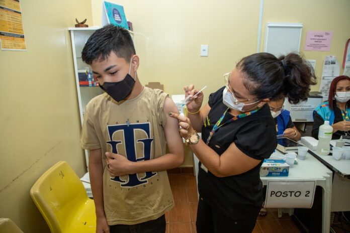 Prefeitura de Manaus oferta dose adicional para crianças imunossuprimidas de 5 a 11 anos