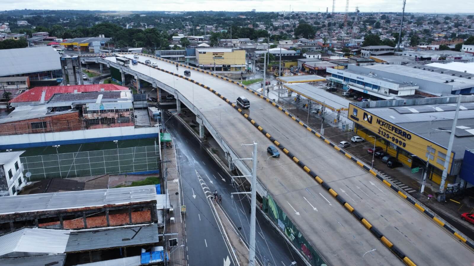 Os motoristas que utilizam o viaduto do Manoa, na avenida Max Teixeira, devem ficar atentos à interdição.