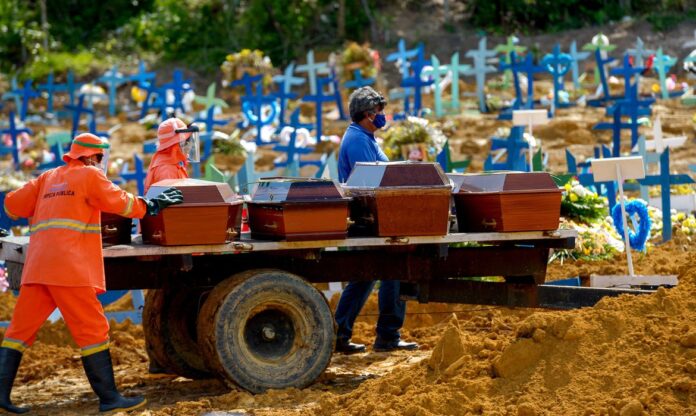 Vacinação é principal forma de combater crise sanitária, destaca Saúde