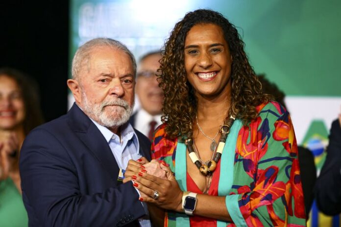 O presidente eleito, Luiz Inácio Lula da Silva, e a futura ministra da Igualdade Racial, Anielle Franco
