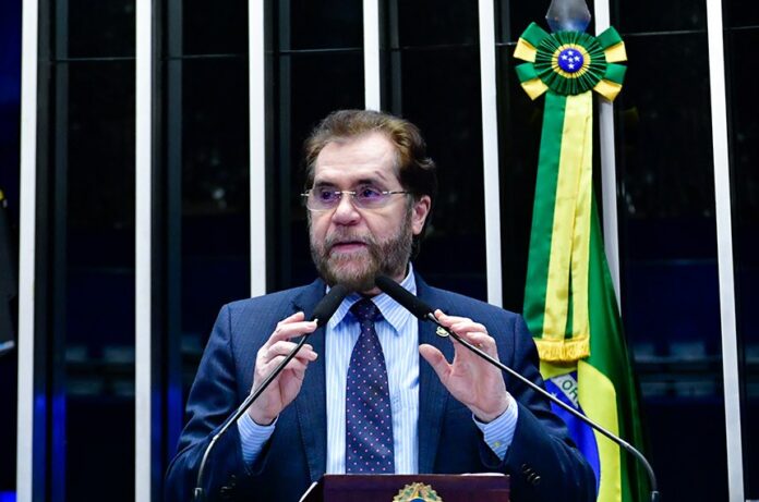 O senador Plínio Valério (PSDB-AM) informou, em pronunciamento nesta quarta-feira (15), que cobrou informações do ministro da Educação, Camilo Santana.