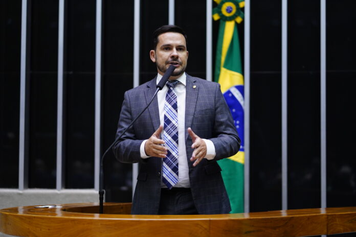 O deputado federal Capitão Alberto Neto foi intimado a devolver valor superior a R$200 mil ao Tesouro Nacional. FOTO: Divulgação