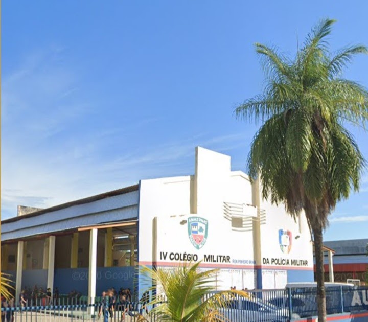 Facas, sprays de pimenta caseiros, simulacros de armas de fogo e tesouras foram encontradas dentro de mochilas de alunos do IV CMPM - Escola Estadual Áurea Pinheiro Braga. FOTO: Divulgação