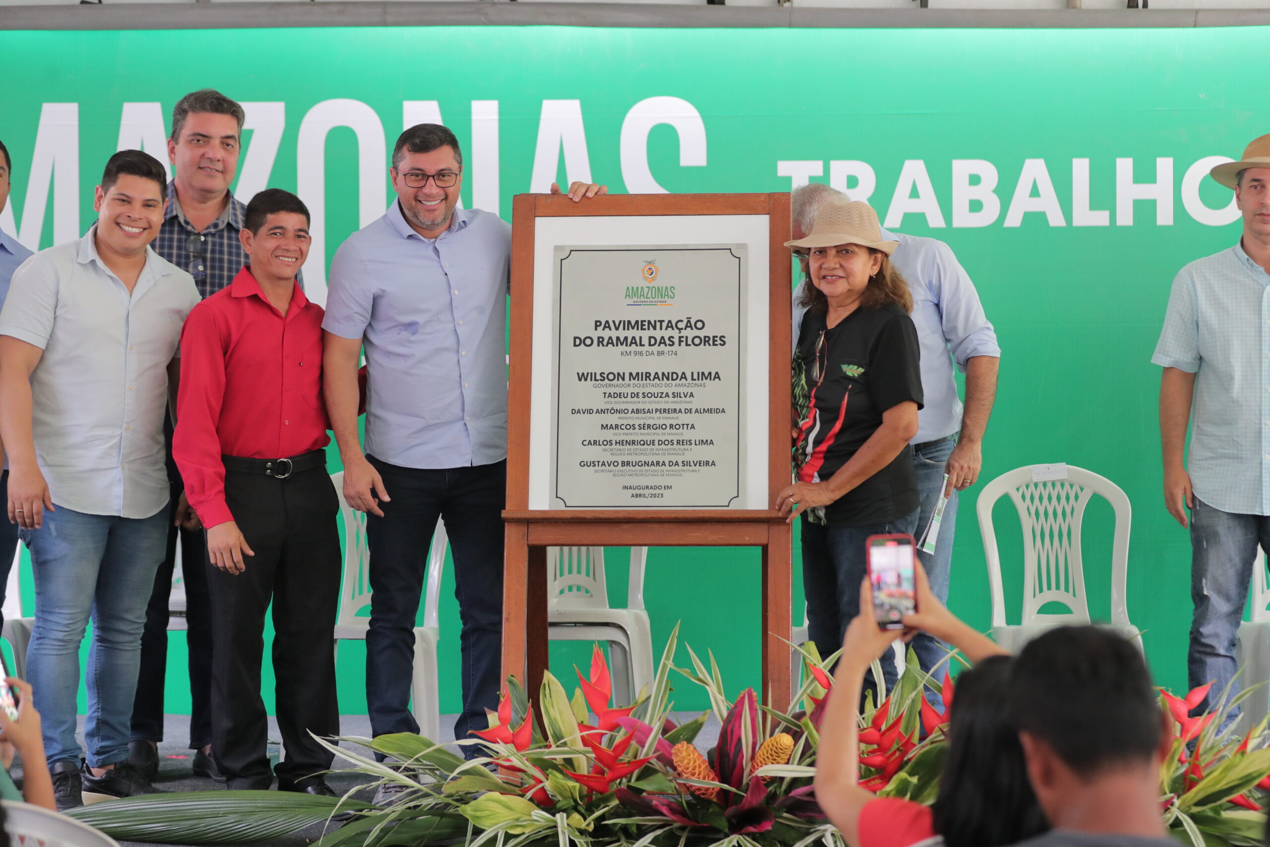 Wilson Lima entrega Ramal das Flores pavimentado e melhora escoamento da produção.