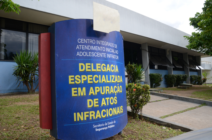 Adolescente é apreendido após agredir colega em sala de aula, em Manaus