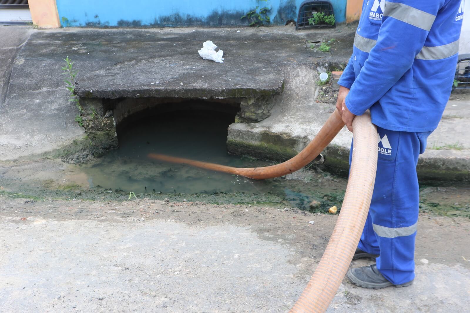 A Prefeitura de Manaus emite um relatório mensal que contabiliza a limpeza e desobstrução de bueiros. Em março foram 900 ações.