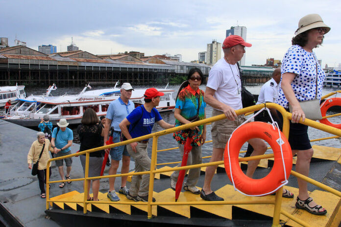 Durante a “Temporada de Cruzeiros 2022/2023” mais de 13 mil turistas passaram por Manaus a bordo de luxuosos navios.