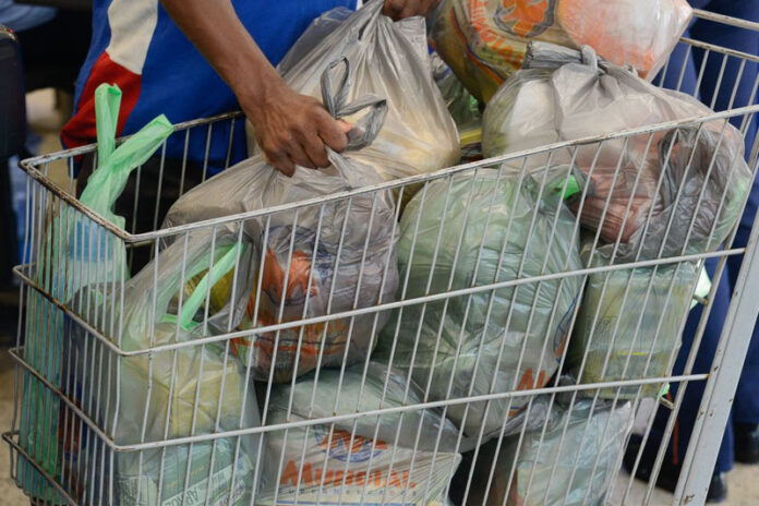 Indústrias de material plástico de Manaus pediram ao TJAM a anulação de leis que proibiram a venda e distribuição de sacolas plásticas.
