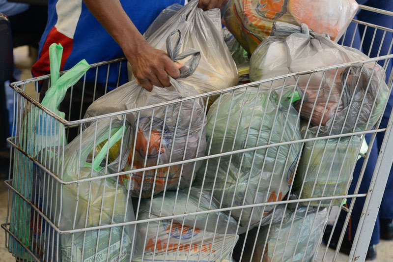 Indústrias de material plástico de Manaus pediram ao TJAM a anulação de leis que proibiram a venda e distribuição de sacolas plásticas.