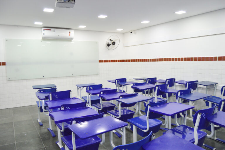 Flávio Dino, informou que 302 pessoas já foram presas ou apreendidas sob suspeita de participarem de ameaças ou ataques a escolas no país