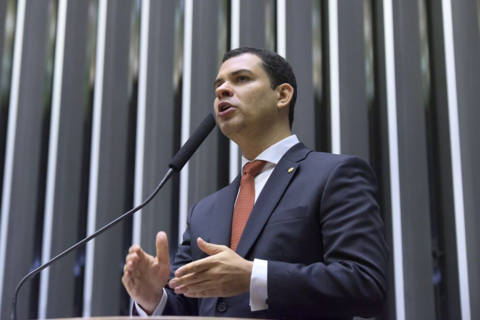 Saulo Vianna apresentou o Projeto um PL para tornar obrigatório o fornecimento de medicamentos para pacientes com Autismo pelo SUS.