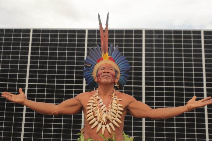 Kits de energia solar foram entregues às comunidades indígenas do rio Negro pelo governador Wilson Lima, como parte do 