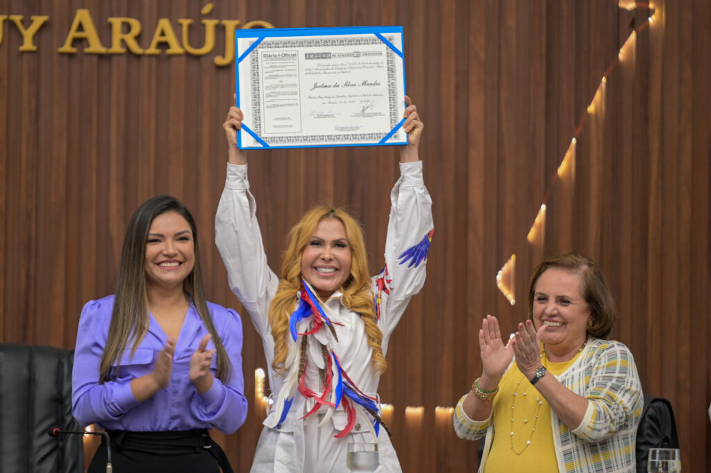 Plenário só não ficou vazio, porque fãs da cantora foram convidados a participar da sessão.