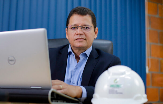 Wilson Lima anunciou Marcellus José Barroso Campêlo como o novo secretário de Estado de Desenvolvimento Urbano e Metropolitano do estado.