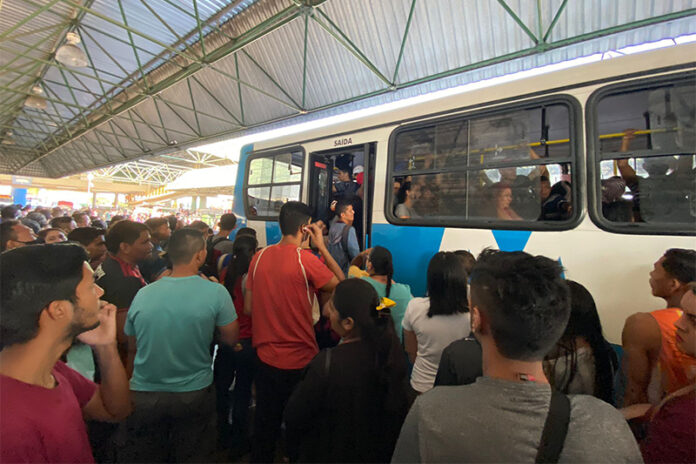 Entidades estudantis no Amazonas estão convocando uma manifestação contra o aumento do preço da passagem de ônibus em Manaus.