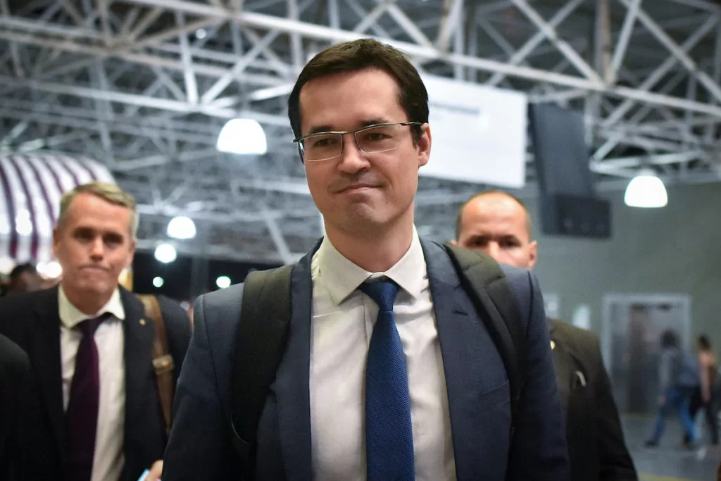 O Tribunal Superior Eleitoral (TSE) decidiu por unanimidade cassar o mandato do ex-deputado Deltan Dallagnol (Podemos-PR).