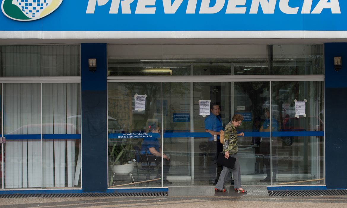 O governo federal anunciou que cerca de 259,4 mil residentes do estado do Amazonas terão acesso à antecipação do abono anual do 13º salário do INSS.
