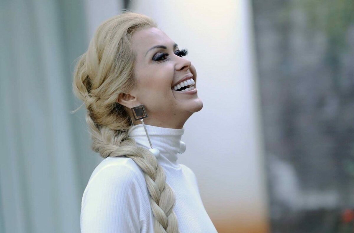 Joelma da Silva Mendes, cantora nascida em Almeirim, Pará, será homenageada hoje em Manaus, às 13h, com o título de Cidadã do Amazonas.