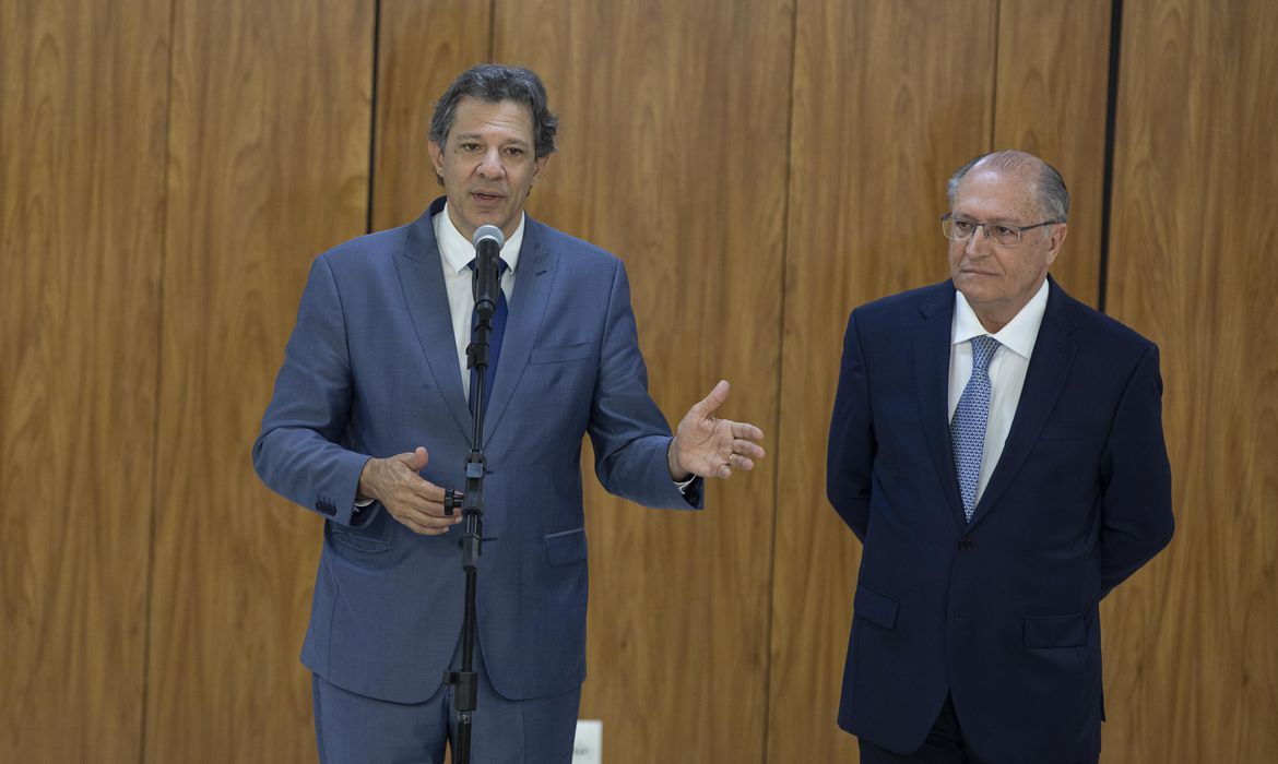 Alckmin e Haddad anunciam pacote para carros populares