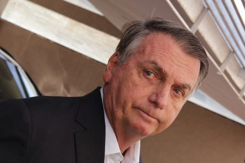 Bolsonaro pediu desculpas pelas redes sociais por ter relacionado vacinas contra a Covid-19 ao acúmulo de óxido grafeno nos testículos e ovários.