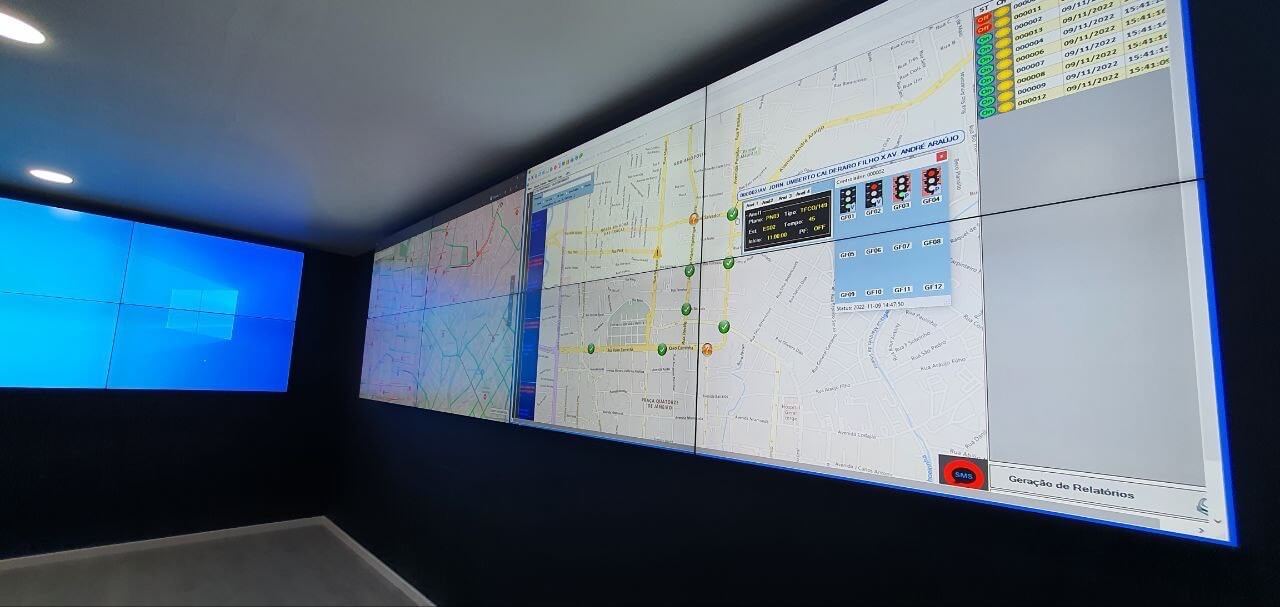 A Prefeitura de Manaus iniciou os testes de semáforos inteligentes que darão prioridade a ônibus em atraso, ambulâncias e outros.