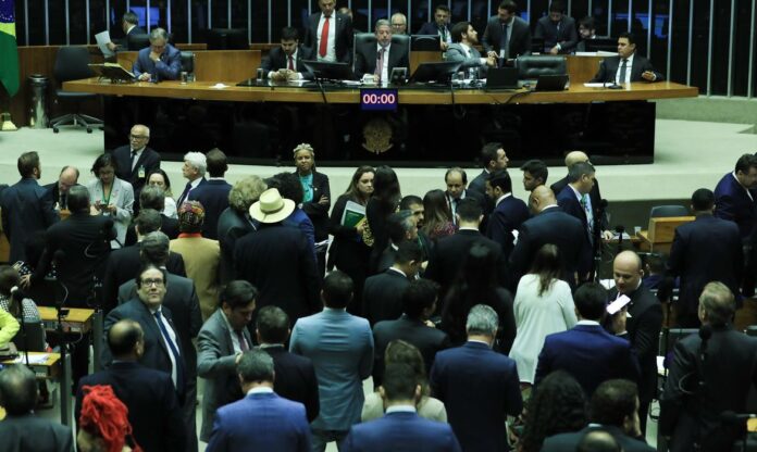 A Câmara dos Deputados aprovou na noite desta quarta-feira (31) a Medida Provisória 1154/23, que prevê a estrutura de ministérios do governo Lula.