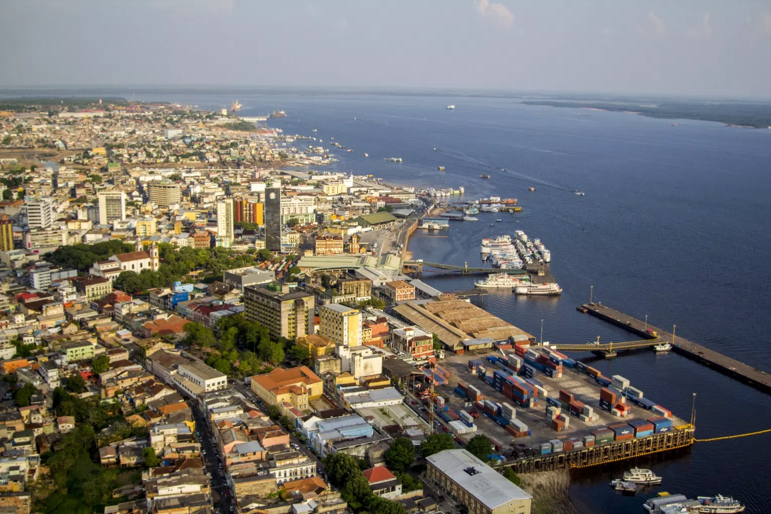 A Zona Franca de Manaus tem sido objeto de um acalorado debate no cenário político brasileiro.