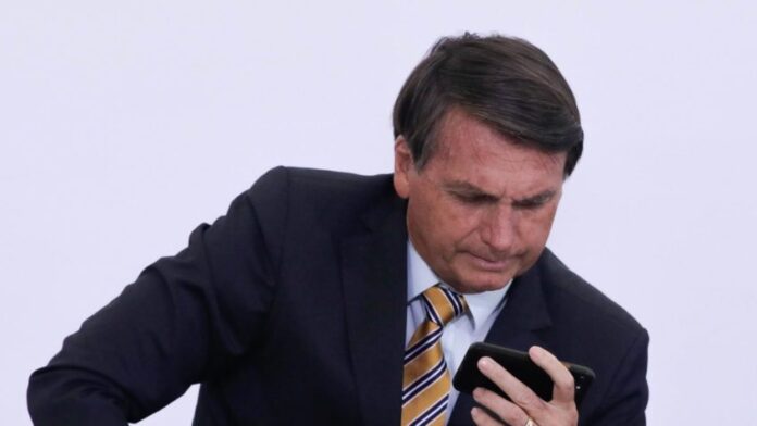 Segundo um relatório do Coaf, Bolsonaro recebeu mais de R$ 17,2 milhões em transações via Pix nos primeiros seis meses deste ano.