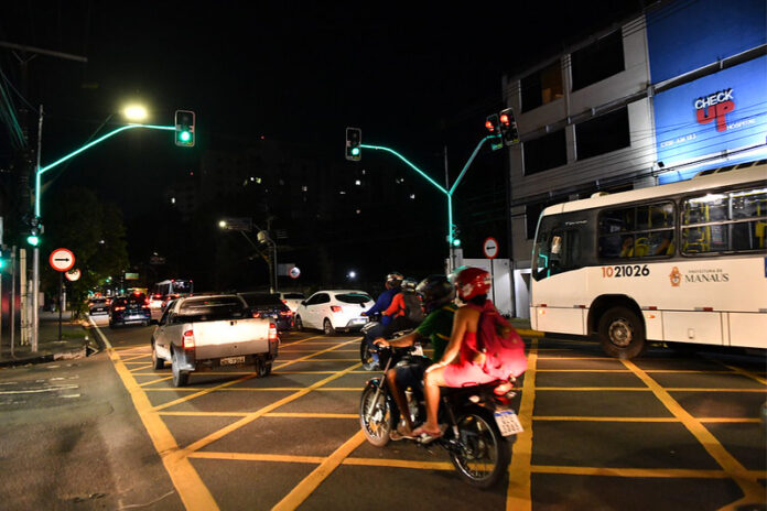 A Prefeitura de Manaus renovou o contrato com o Consórcio Mobilidade Manaus para a instalação de semáforos 