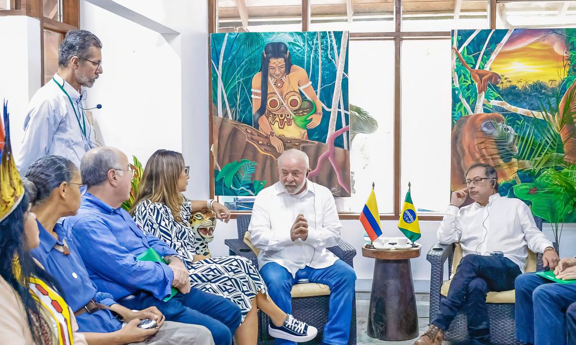 Lula - Colômbia - polícia- centro policial