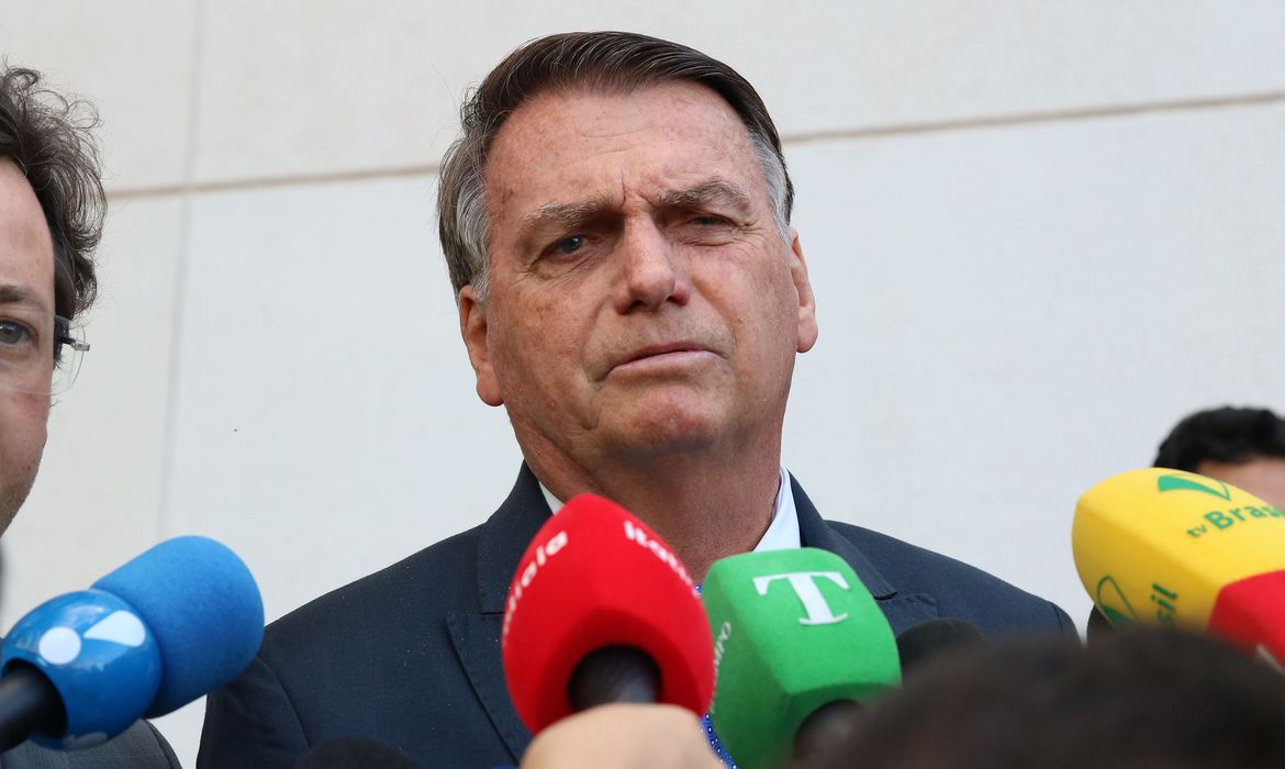A PGR pediu que as plataformas de redes sociais apresentem todas as postagens feitas pelo ex-presidente Jair Bolsonaro sobre eleições, urnas e mais.