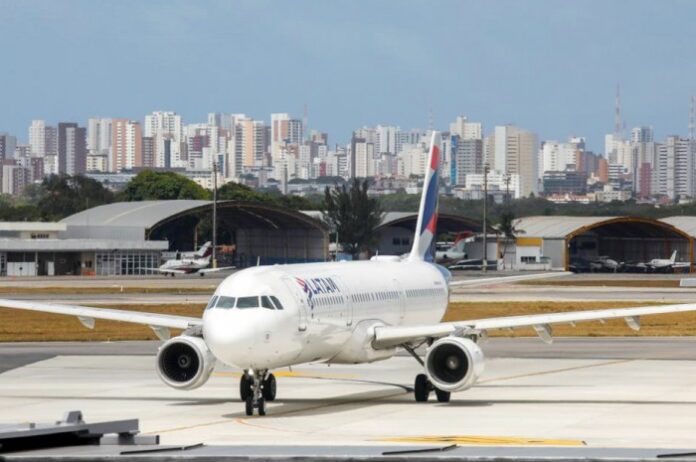 Nos próximos dias, a companhia Latam lançará a venda de passagens aéreas para uma nova rota direta entre Manaus e Rio de Janeiro.