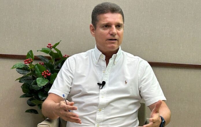 O vice-prefeito de Manaus, Marcos Rotta, anunciou que não irá se insurgir contra o prefeito David Almeida em uma possível candidatura.