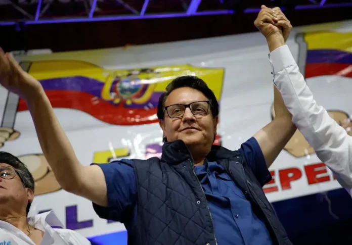 Fernando Villavicencio, candidato a presidente do equador foi atingido em uma escola onde fazia campanha política na capital equatoriana