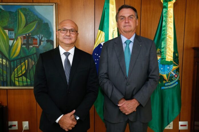 A PF revelou que Alfredo Menezes, ex-candidato ao Senado pelo PL em 2022, liderou um grupo que espalhou informações falsas no Amazonas.