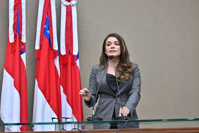 Deputada Alessandra Campêlo lidera iniciativa para estender licença-maternidade de parlamentares de 120 para 180 Dias. FOTO: Assessoria Alessandra Campêlo