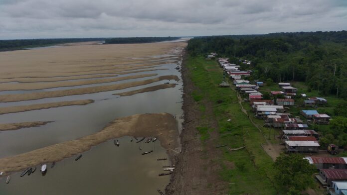 A vazão nos rios está gerando uma ameaça iminente de escassez de energia em cidades do interior do Amazonas.