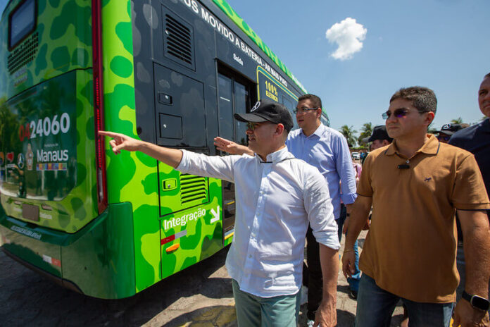 O prefeito de Manaus, David Almeida, realizou a entrega do primeiro ônibus 100% elétrico para o transporte coletivo da cidade.