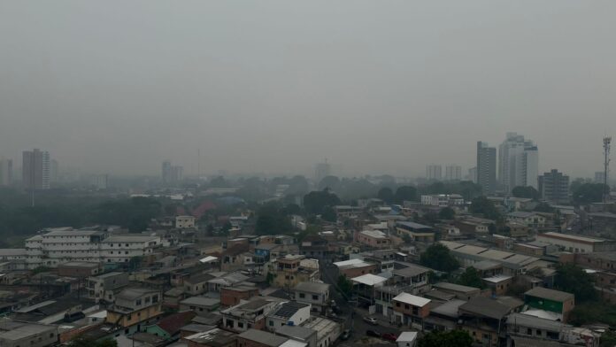 Fumaça gerou reclamações de moradores em todas as zonas da capital amazonense. FOTO: Reprodução/Redes sociais