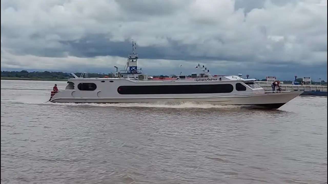 O compositor Fred Góes, candidato a presidente do Garantido, sofreu um acidente de lancha quando viajava de Parintins para Manaus.
