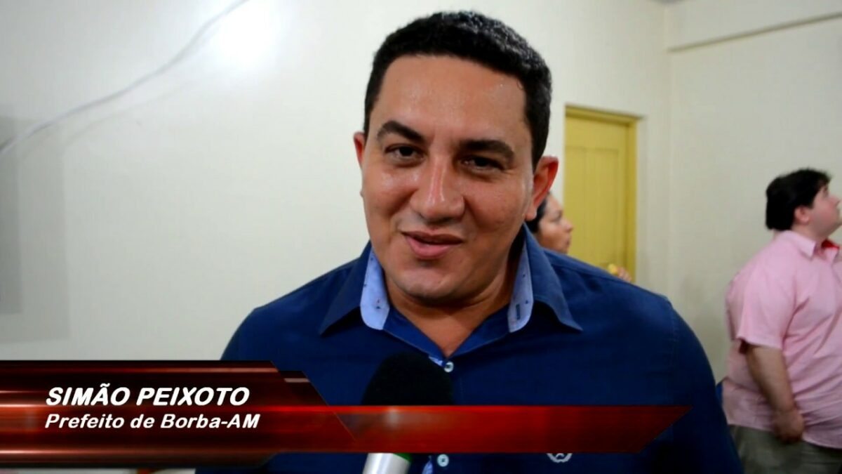 O prefeito de Borba, Simão Peixoto determinou a proibição da entrada do vice, José Pedro Graça de entrar na sede da prefeitura e de secretarias.