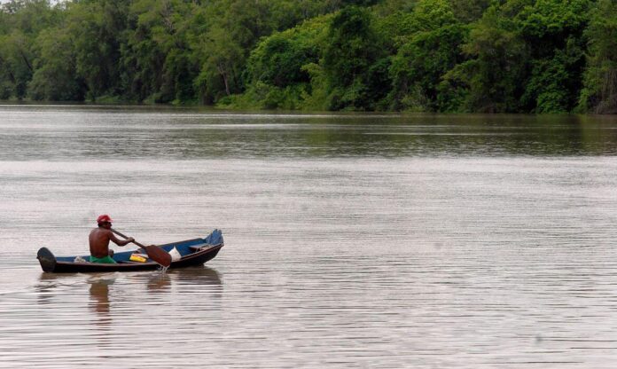 O governo brasileiro planeja investir aproximadamente R$ 2 bilhões em um amplo plano de segurança para a região da Amazônia Legal.