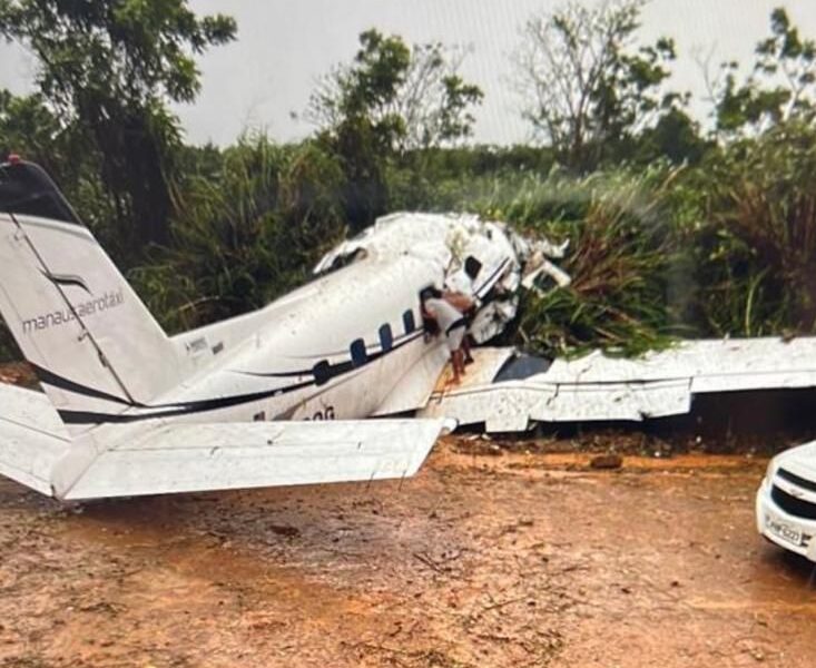 Avião cai em Barcelos e deixa 14 mortos