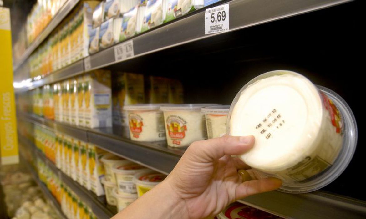 A pandemia de covid-19 teve impacto negativo na alimentação da população brasileira, com aumento no consumo de ultraprocessados